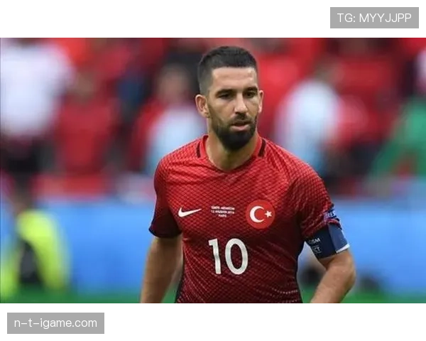 阿尔达·图兰重返职业赛场,球迷对其表现充满期待与关注