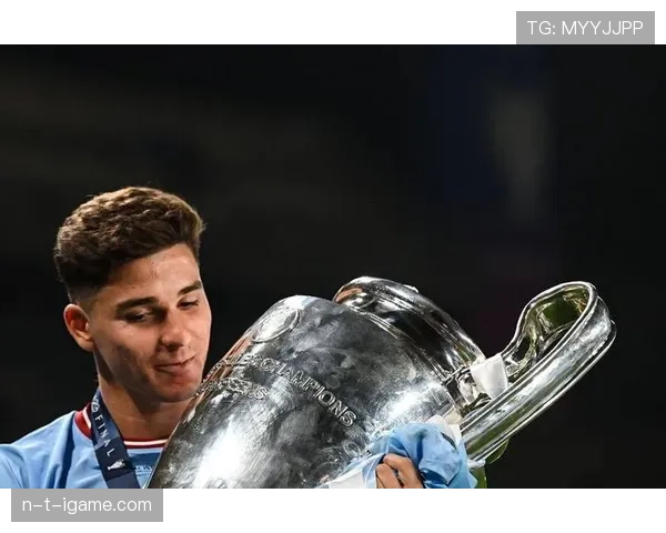 从南美最佳到欧洲冠军:阿尔瓦雷斯的荣誉跃迁 从南美最佳到欧洲冠军:阿尔瓦雷斯的荣誉跃迁