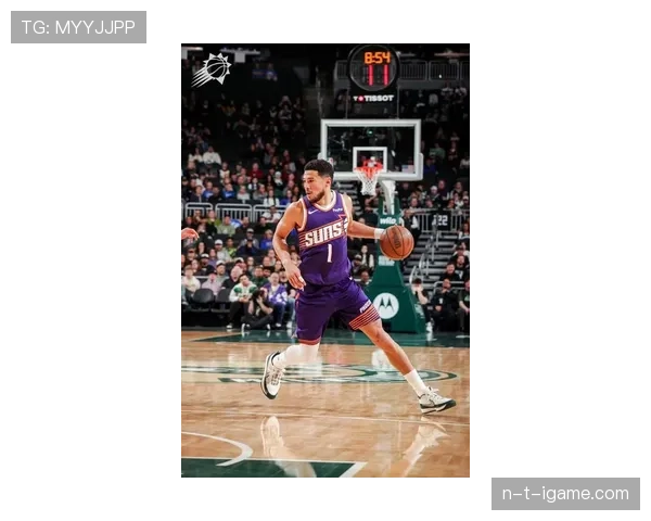 德文·布克无球跑动提升火力，关键时刻得分占比显著拉开差距