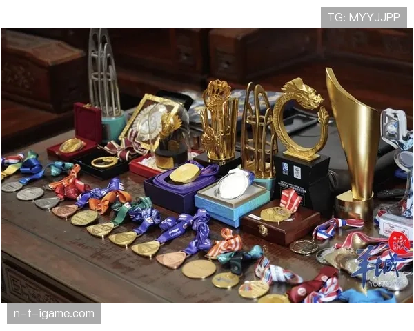 梁伟铿训练完直接打车去喝三万块的茶？